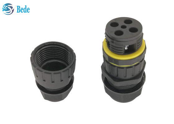 A saída impermeável dos pinos dos conectores de cabo 3 do IP 68 2~4 fios suporta a corrente de alta tensão e alta